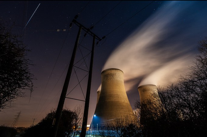 Kodėl elektros energija naktį yra pigesnė